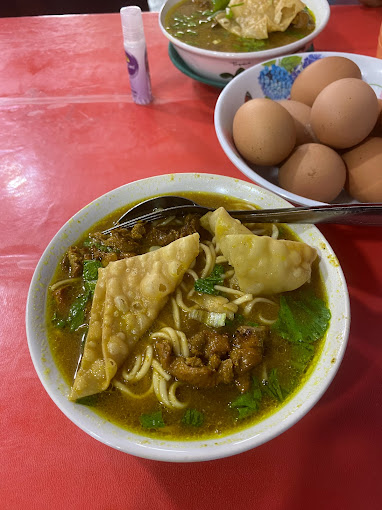 Kuliner mie kota Gunungsitoliwarung mie ayam bakso Murny